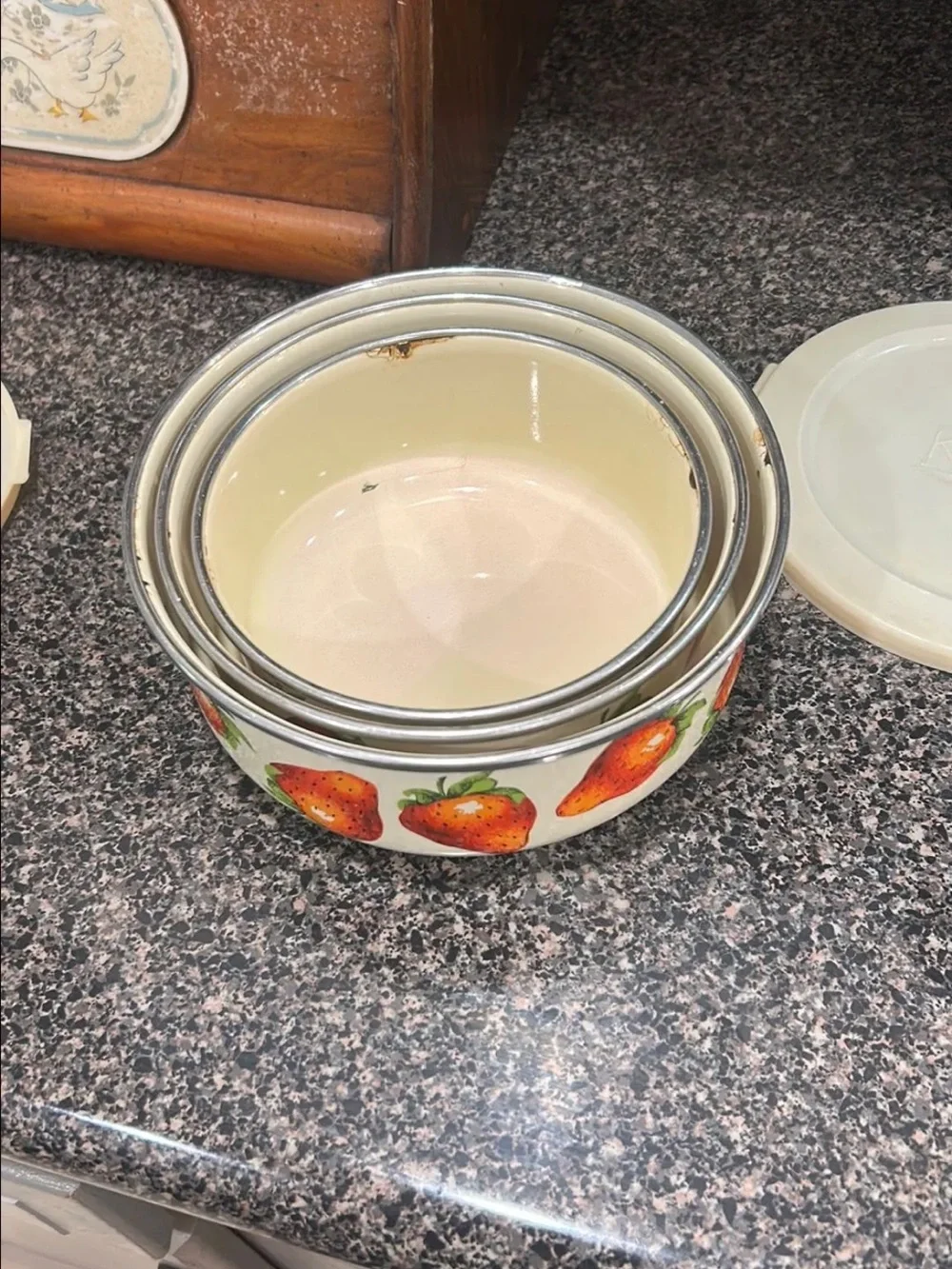 Kobe Strawberry-Print Nesting Bowls with Lids